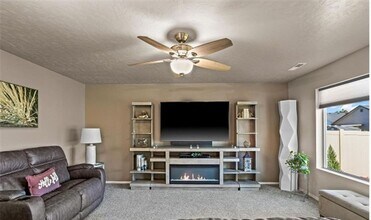 2154 N Bing Ave in Meridian, ID - Building Photo - Building Photo