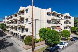 Riverton Apartments in Studio City, CA - Building Photo