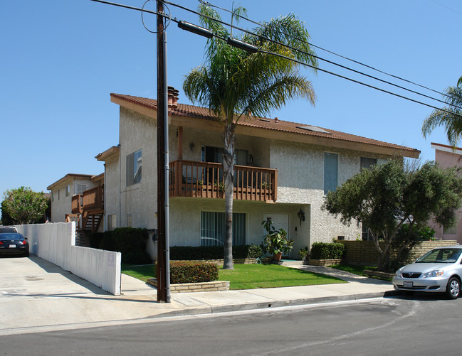 5101 Dunbar Ave in Huntington Beach, CA - Building Photo - Building Photo