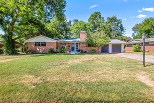 1110 Western Blvd in Arlington, TX - Building Photo