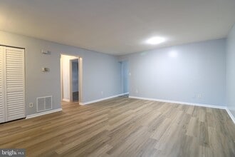 4152 Dawn Valley Ct in Chantilly, VA - Foto de edificio - Building Photo