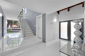 690 Bird Rd in Coral Gables, FL - Building Photo - Building Photo