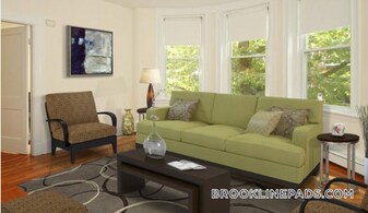 1539 Beacon St in Brookline, MA - Building Photo