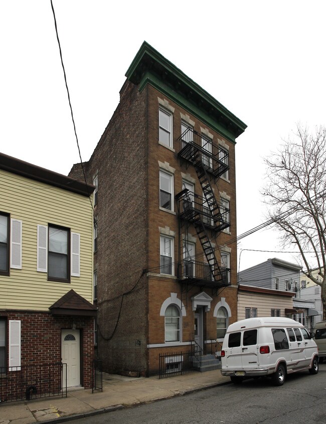 170 Hopkins Ave in Jersey City, NJ - Building Photo - Building Photo