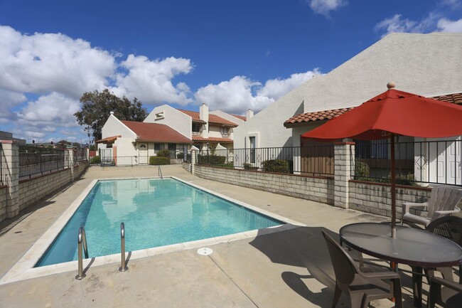 Hidden Valley Villas in Escondido, CA - Building Photo - Interior Photo