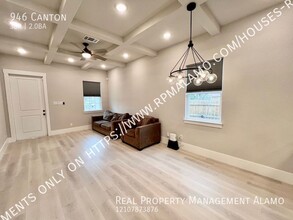 946 Canton in San Antonio, TX - Building Photo - Building Photo