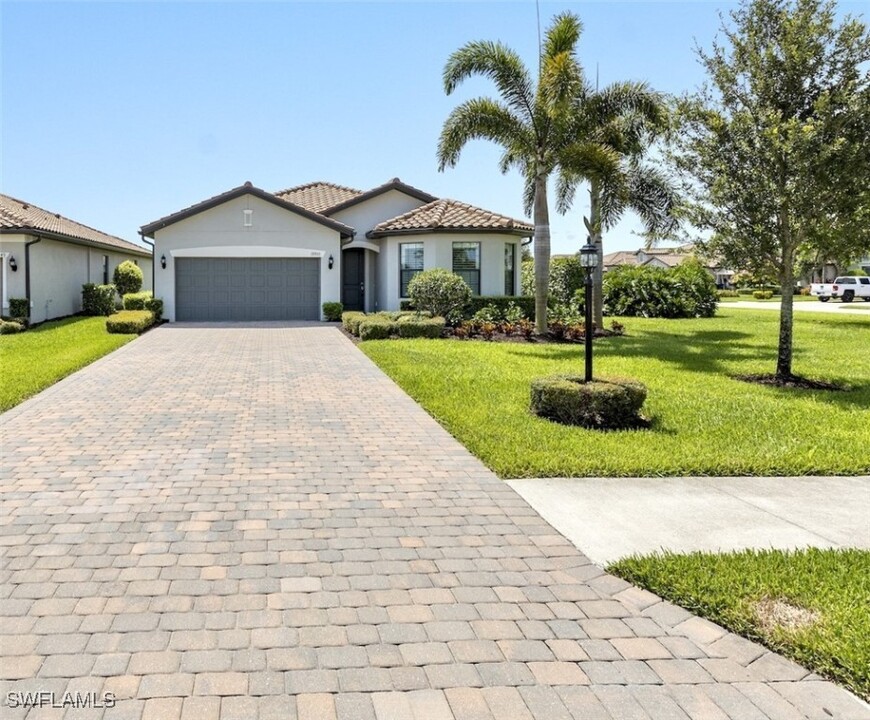 19953 Beverly Park Rd in Estero, FL - Building Photo