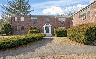 100 Sycamore Ln, Unit D in Manchester, CT - Building Photo