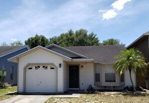 9326 Bud Wood St in Gotha, FL - Building Photo