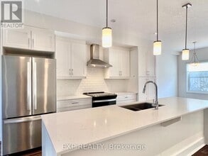16 Duggan Ln in Guelph, ON - Building Photo - Building Photo