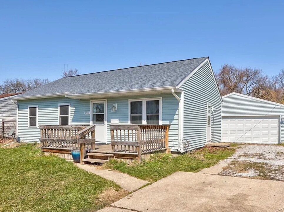 2511 Needham St in Saginaw, MI - Building Photo