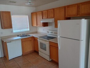 403 N Sunshine Blvd in Eloy, AZ - Building Photo - Building Photo