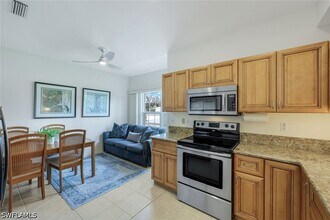 437 Wiggins Lake Ct in Naples, FL - Building Photo - Building Photo