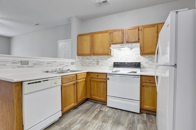 Clemmons Station Apartment Homes in Clemmons, NC - Foto de edificio - Building Photo