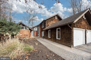 1104 Tinker Hill Ln in Malvern, PA - Building Photo