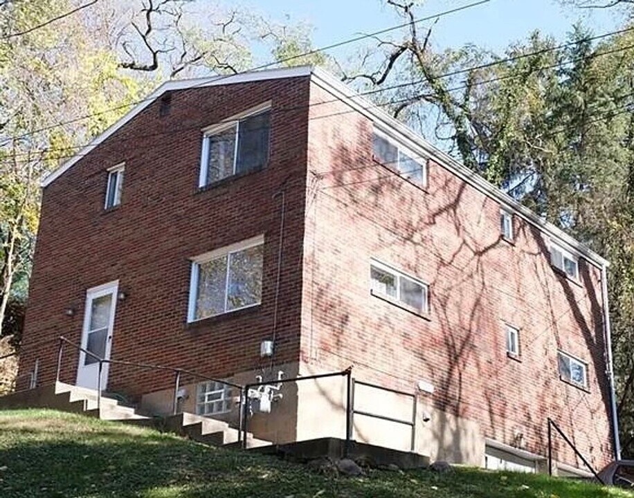 111 Pauline Pl in Pittsburgh, PA - Building Photo