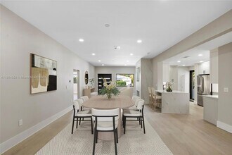 9073 Dickens Ave in Surfside, FL - Foto de edificio - Building Photo