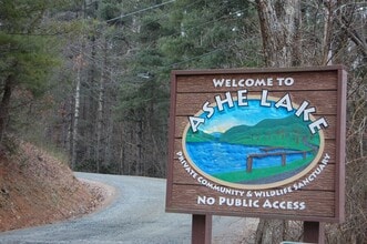 109 Forest Lake Ln in West Jefferson, NC - Building Photo - Building Photo