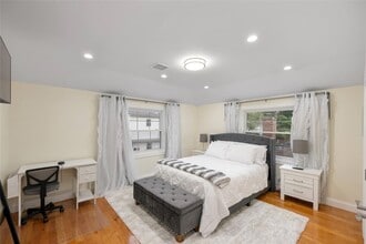 230-09 Edgewood Ave in Queens, NY - Building Photo - Building Photo