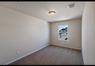 5617 Evanston Ln in Pasadena, TX - Building Photo - Building Photo