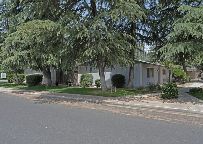 1527 Lind Ave in Clovis, CA - Building Photo - Building Photo