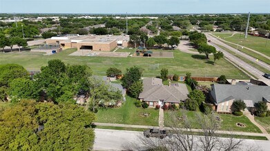 613 Palomar Ln in Richardson, TX - Foto de edificio - Building Photo