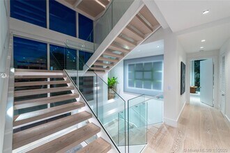 440 S Mashta Dr in Key Biscayne, FL - Building Photo - Building Photo