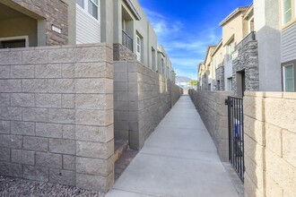 236 Oliver Peak Ave in Henderson, NV - Building Photo - Building Photo