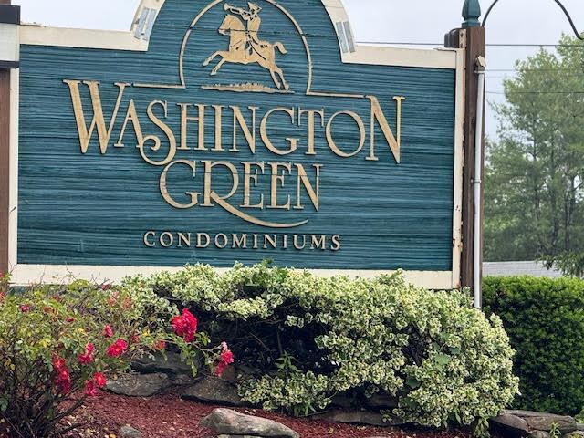 1142 Washington Green in New Windsor, NY - Building Photo