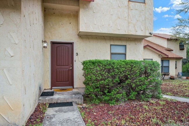 1043 Barbara Dr in Canyon Lake, TX - Building Photo - Building Photo
