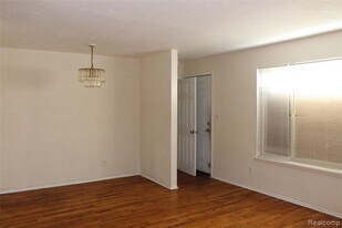 14823 Muirland St in Detroit, MI - Building Photo