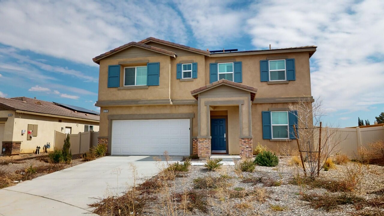 15735 Thyme Ct in Adelanto, CA - Foto de edificio