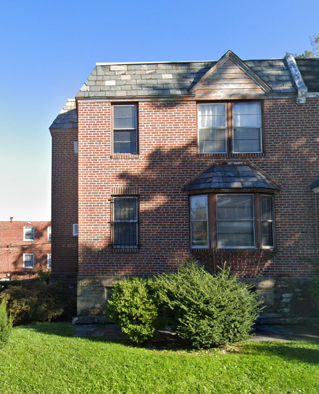 property at 918 E Sharpnack St