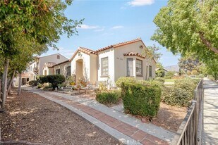 1375 N Mentor Ave, Unit A in Pasadena, CA - Building Photo