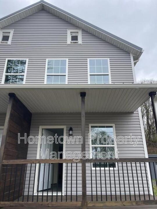 252 River Rd in Dalmatia, PA - Building Photo