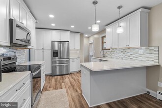 812 Oakleigh Beach Rd in Dundalk, MD - Building Photo - Building Photo