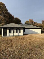 3638 Russelwood Dr in Memphis, TN - Building Photo