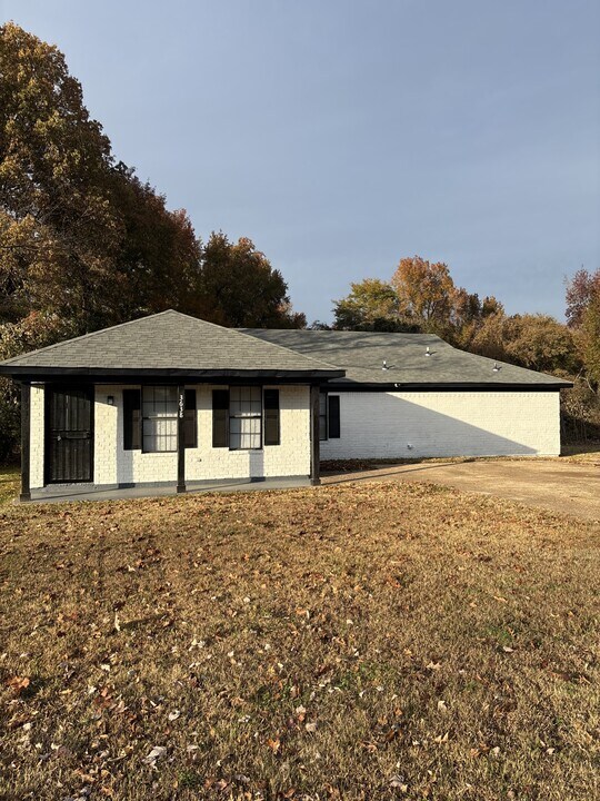 3638 Russelwood Dr in Memphis, TN - Building Photo