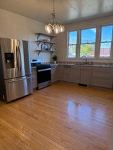 202 W South St in Woodstock, IL - Foto de edificio - Building Photo