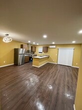 5711 NE 74th Ct, Unit B in Vancouver, WA - Foto de edificio - Building Photo