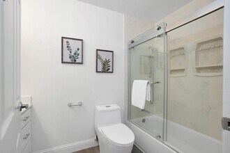 21095 Gary Dr in Hayward, CA - Building Photo - Building Photo