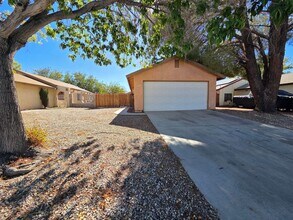 1518 E Ave J 3 in Lancaster, CA - Building Photo - Building Photo