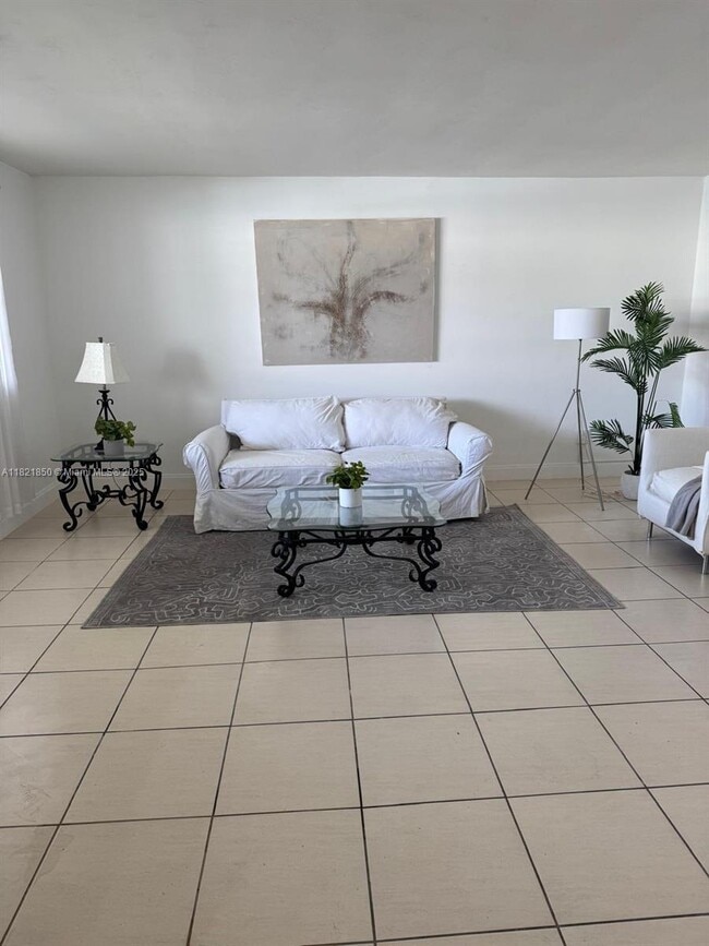 11960 NE 19th Dr in North Miami, FL - Building Photo - Building Photo
