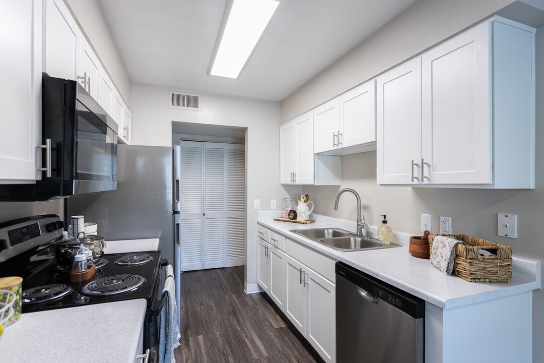 Royal Ridge in Midvale, UT - Foto de edificio