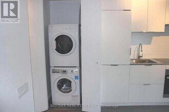 5 St Joseph St in Toronto, ON - Building Photo - Building Photo