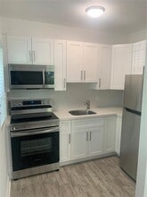 1218 Salzedo St in Coral Gables, FL - Building Photo - Building Photo