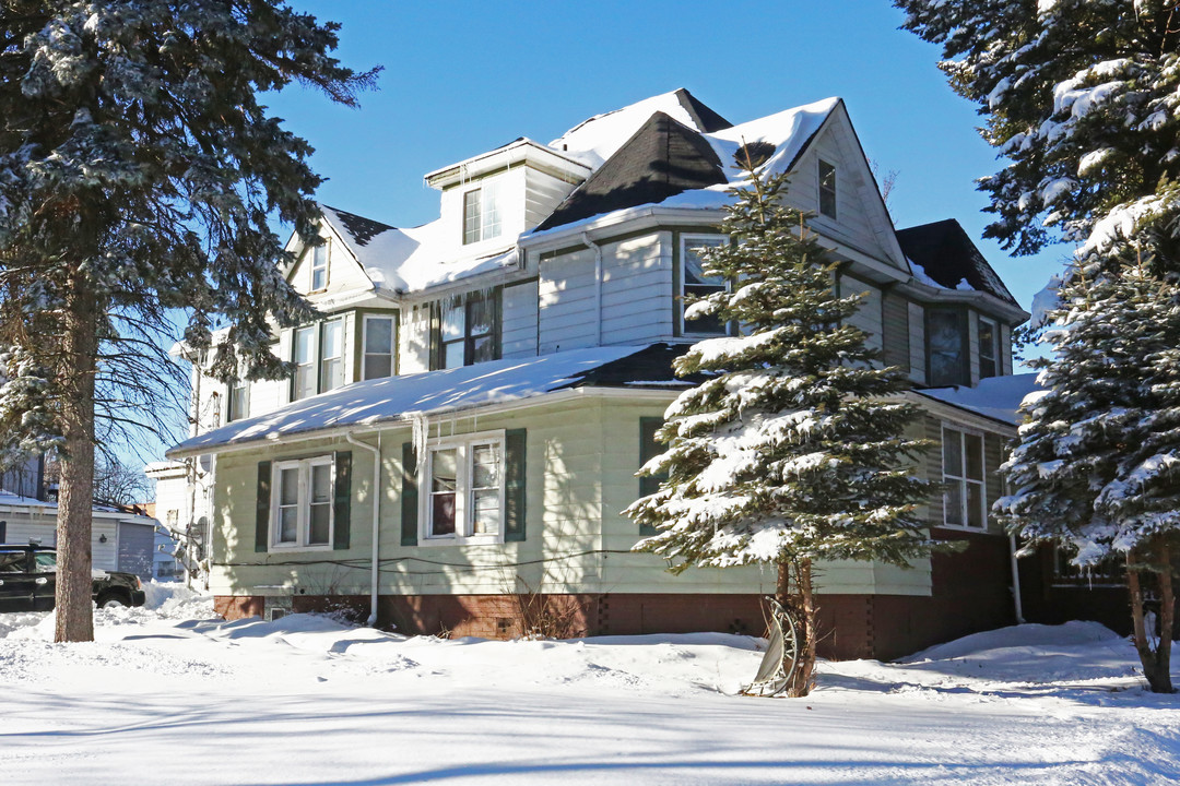 5 Unit Apartment Bldg in Waukegan, IL - Building Photo