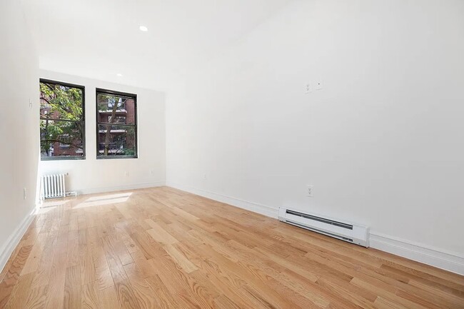210 E 31st St in New York, NY - Building Photo - Building Photo