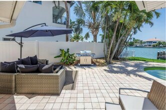 10128 Yacht Club Dr in Treasure Island, FL - Building Photo - Building Photo