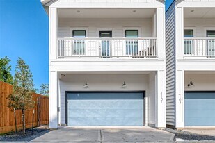 4101 Edison St in Houston, TX - Building Photo